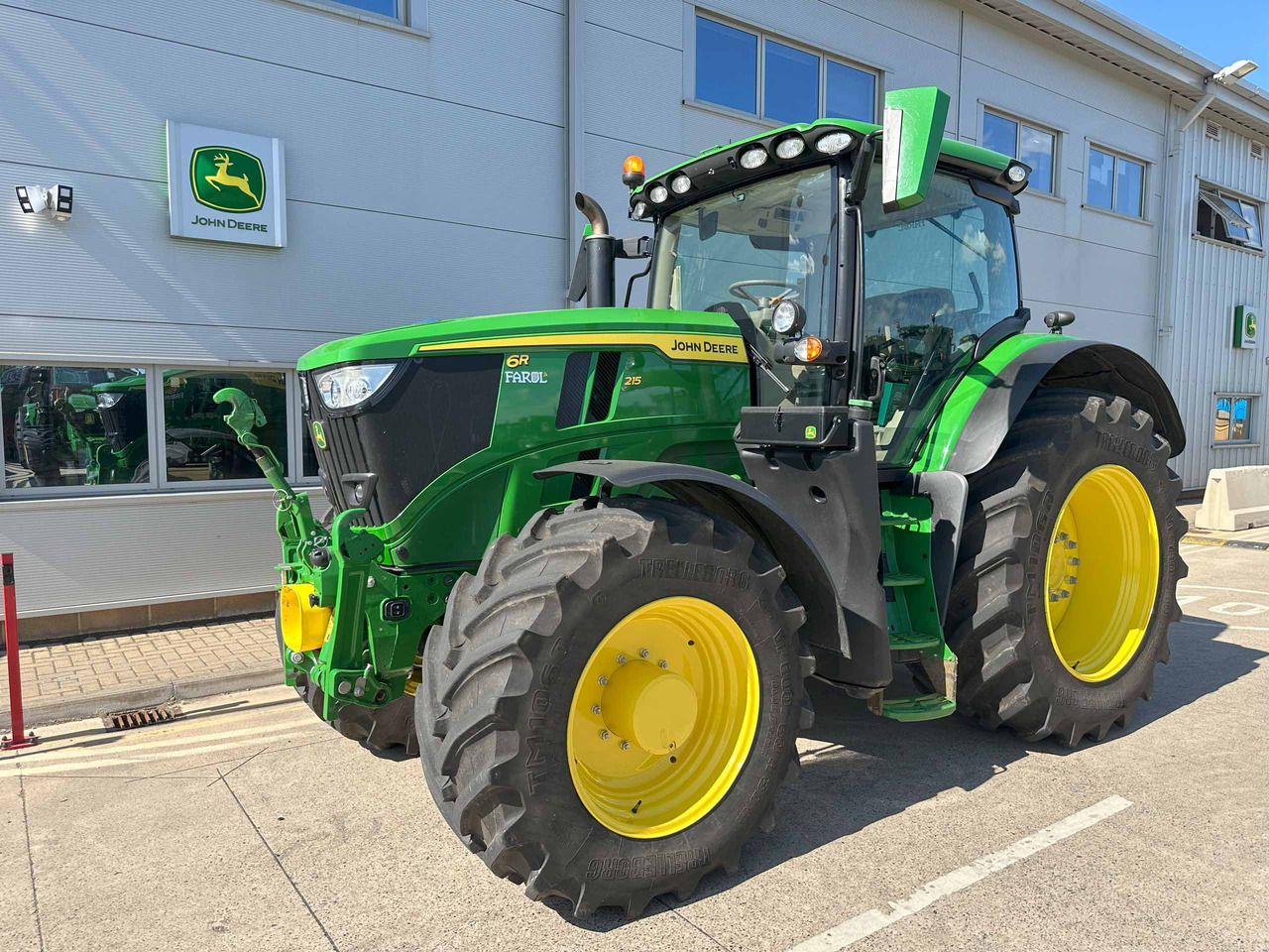 John Deere 6R 215 - Tractor: foto 1 John Deere 6R 215 - Tractor: foto 1