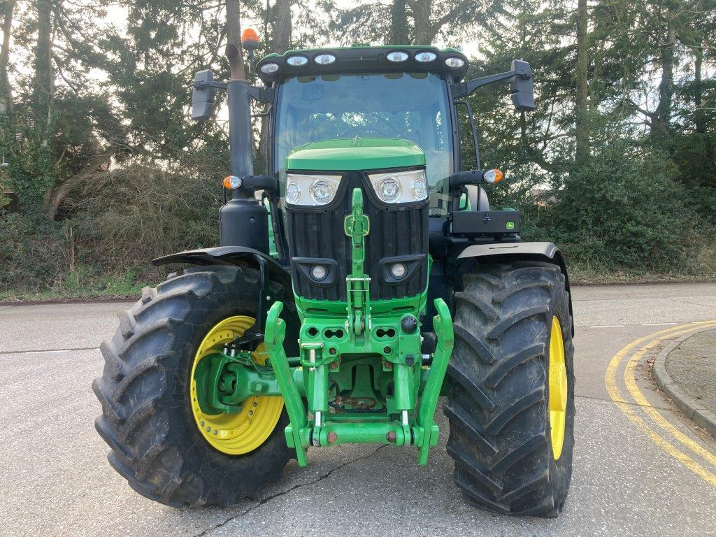 John Deere 6R 215 - Tractor: foto 3 John Deere 6R 215 - Tractor: foto 3