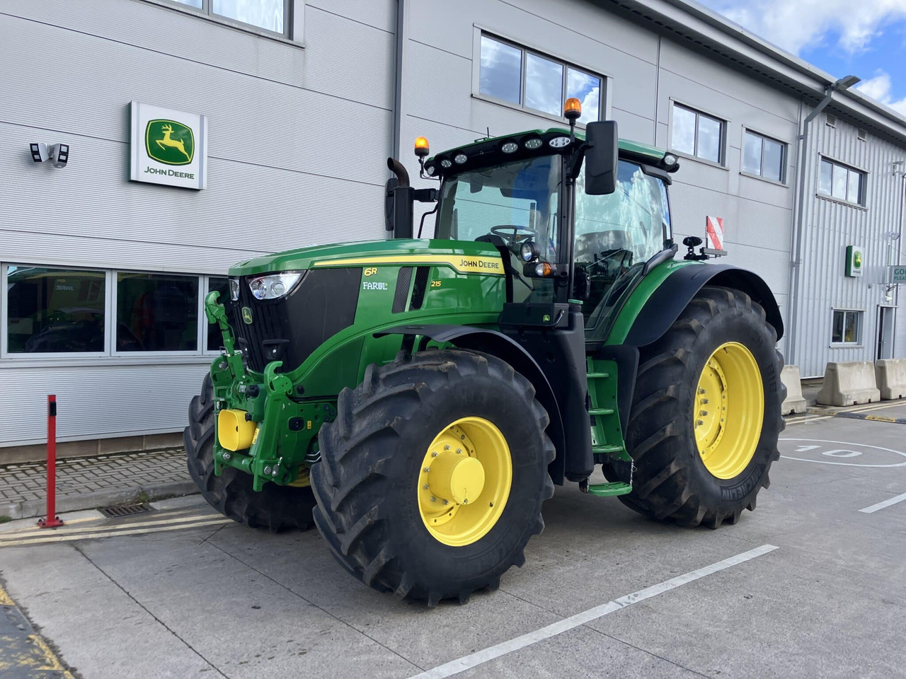 John Deere 6R 215 - Tractor: foto 1 John Deere 6R 215 - Tractor: foto 1