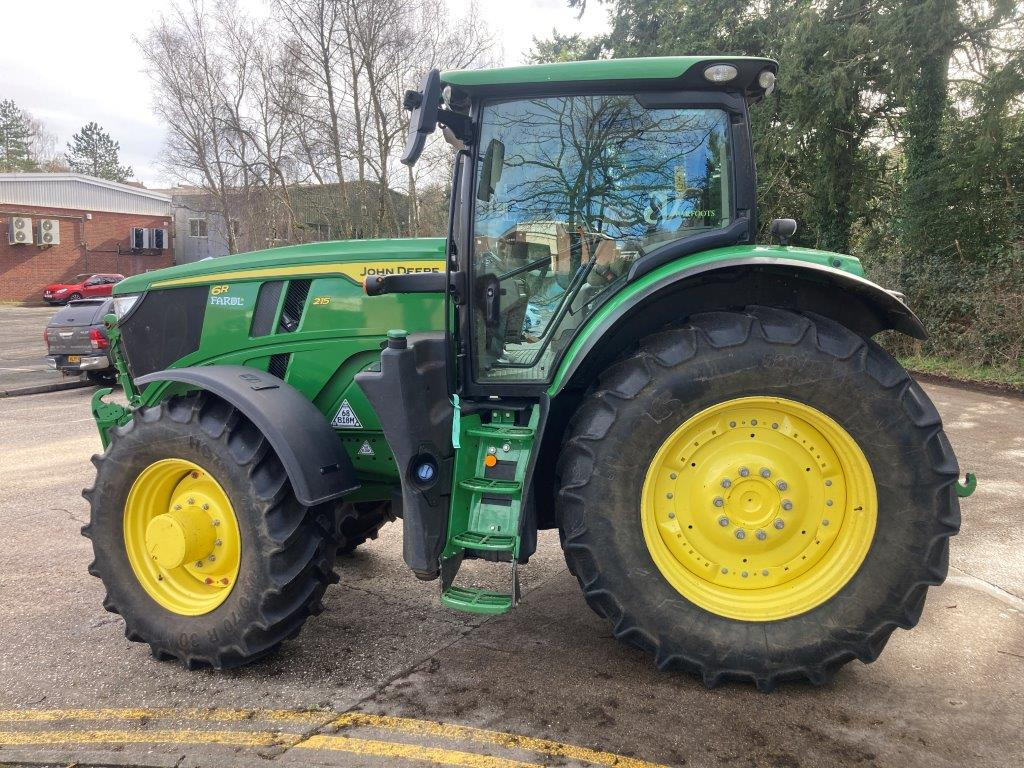 John Deere 6R 215 - Tractor: foto 2 John Deere 6R 215 - Tractor: foto 2