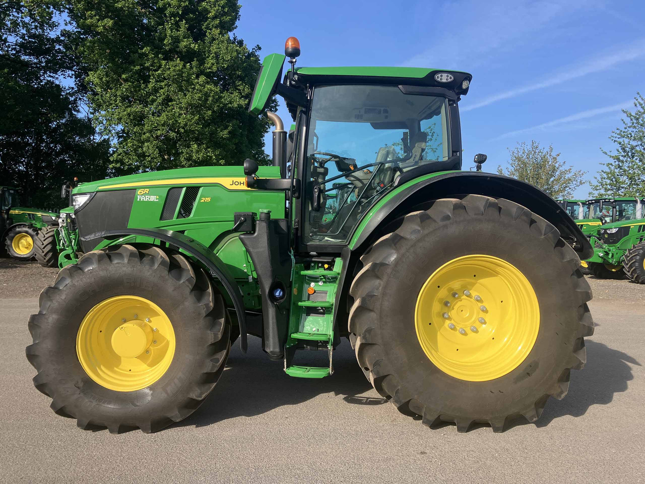 John Deere 6R 215 - Tractor: foto 2 John Deere 6R 215 - Tractor: foto 2