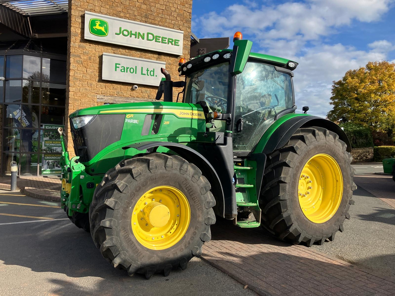 John Deere 6R 215 - Tractor: foto 1 John Deere 6R 215 - Tractor: foto 1