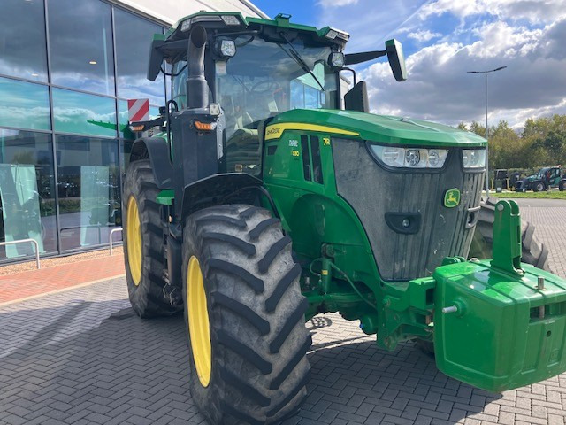 John Deere 7R 330 - Tractor: foto 2 John Deere 7R 330 - Tractor: foto 2