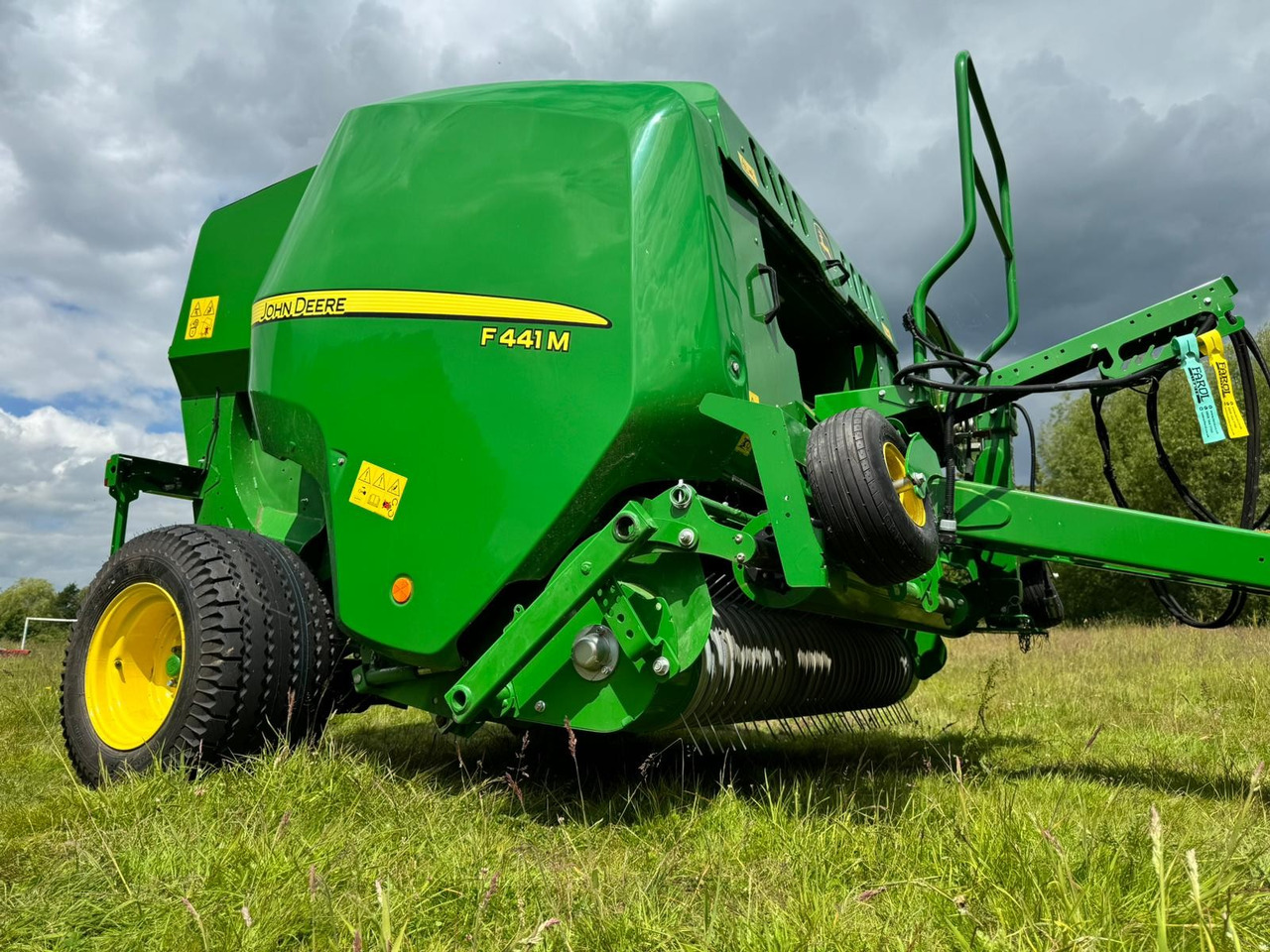 John Deere F441M Round Baler - Maquinaria de henificación: foto 3 John Deere F441M Round Baler - Maquinaria de henificación: foto 3