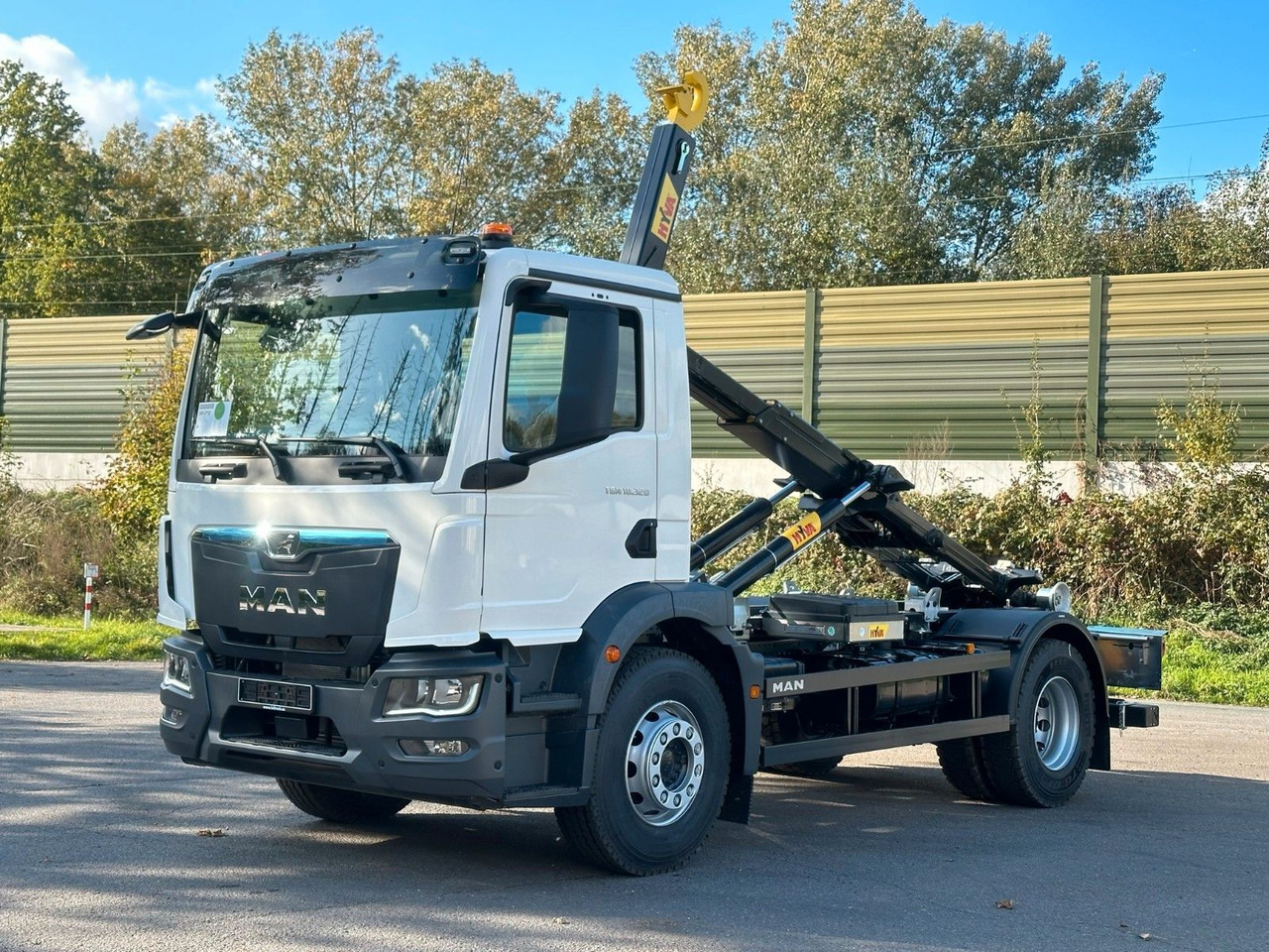 MAN TGM 18.320 4x2 Euro 6e Hyva 12-45 - Camión multibasculante, Camión grúa: foto 1 MAN TGM 18.320 4x2 Euro 6e Hyva 12-45 - Camión multibasculante, Camión grúa: foto 1