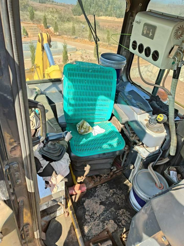 Bulldozer Prices Used Bulldozer Market Used Caterpillar D5 D6 D7 komatsu 155a 375 Kenya Used Equipment Market Cheap Bulldozer - Bulldozer: foto 4 Bulldozer Prices Used Bulldozer Market Used Caterpillar D5 D6 D7 komatsu 155a 375 Kenya Used Equipment Market Cheap Bulldozer - Bulldozer: foto 4