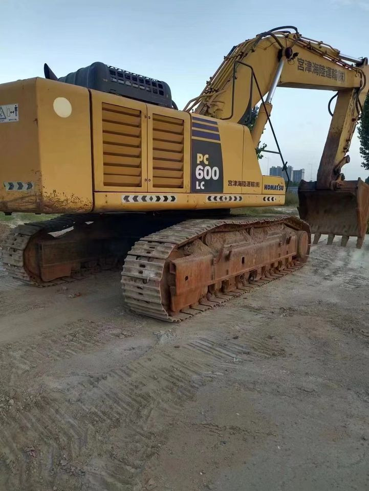 USED EXCAVATOR Good Condition Komatsu PC600-8 Original Japan Cheap Used Excavators Used Original Japan Komatsu PC600 - Excavadora de cadenas: foto 2 USED EXCAVATOR Good Condition Komatsu PC600-8 Original Japan Cheap Used Excavators Used Original Japan Komatsu PC600 - Excavadora de cadenas: foto 2