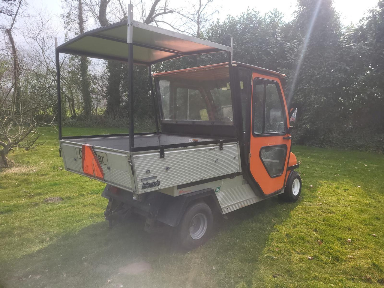 Club Car Carryall Turf 2 2009 Dichte Cabine en Elektrische Kiepbak Marge kavel Incl Lader - Carrito de golf: foto 3 Club Car Carryall Turf 2 2009 Dichte Cabine en Elektrische Kiepbak Marge kavel Incl Lader - Carrito de golf: foto 3