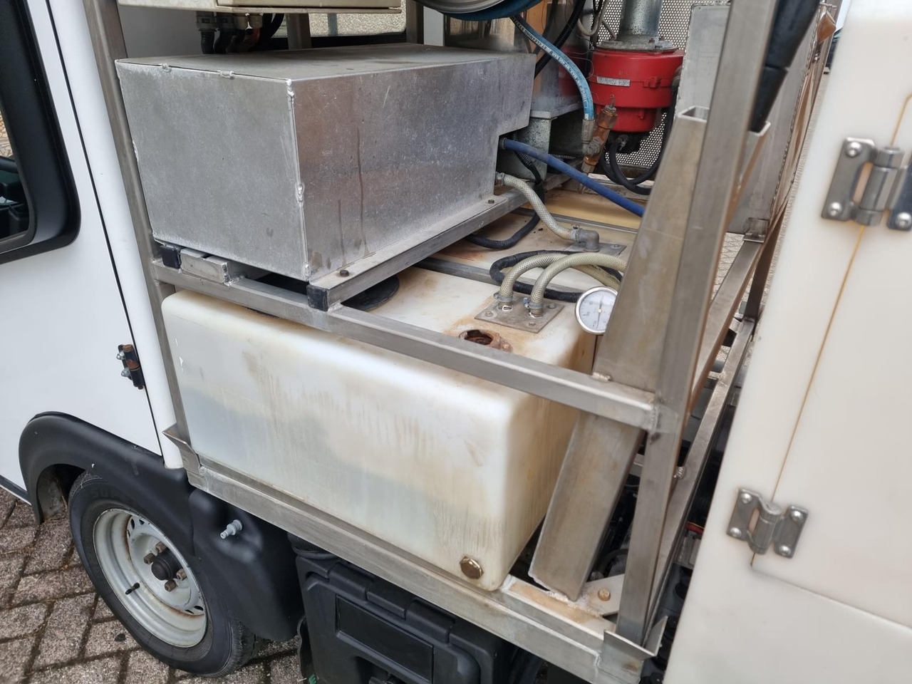 Goupil G3 Kipper met Hogedrukreiniger T-07-BSZ - Carrito de golf: foto 4 Goupil G3 Kipper met Hogedrukreiniger T-07-BSZ - Carrito de golf: foto 4