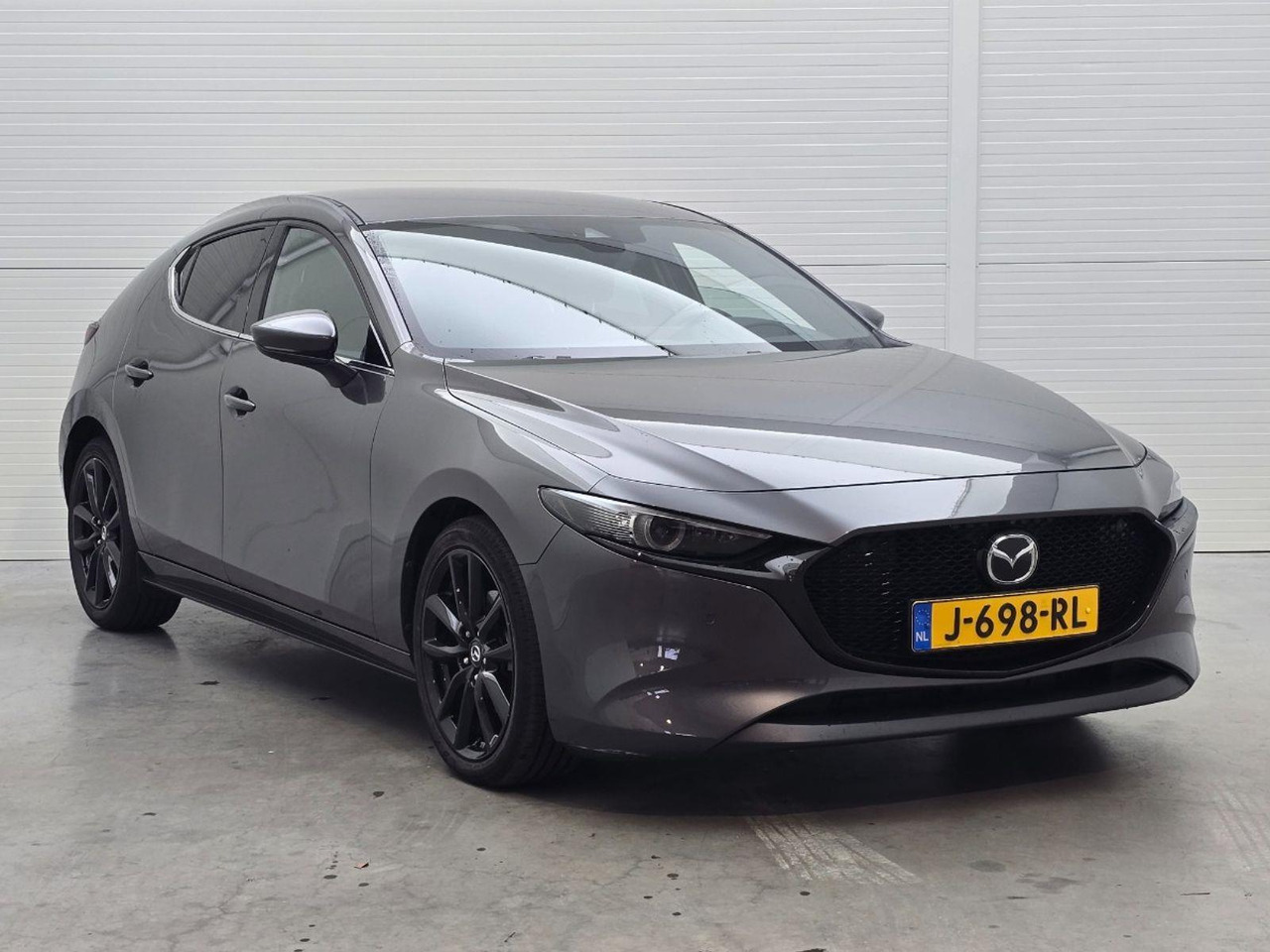Mazda 3 2.0 e - SkyActiv - X M Hybrid 180 Luxury | 2020 | 61.020 km | Automaat | J698RL | NAP: Logisch - Hatchback: foto 2 Mazda 3 2.0 e - SkyActiv - X M Hybrid 180 Luxury | 2020 | 61.020 km | Automaat | J698RL | NAP: Logisch - Hatchback: foto 2