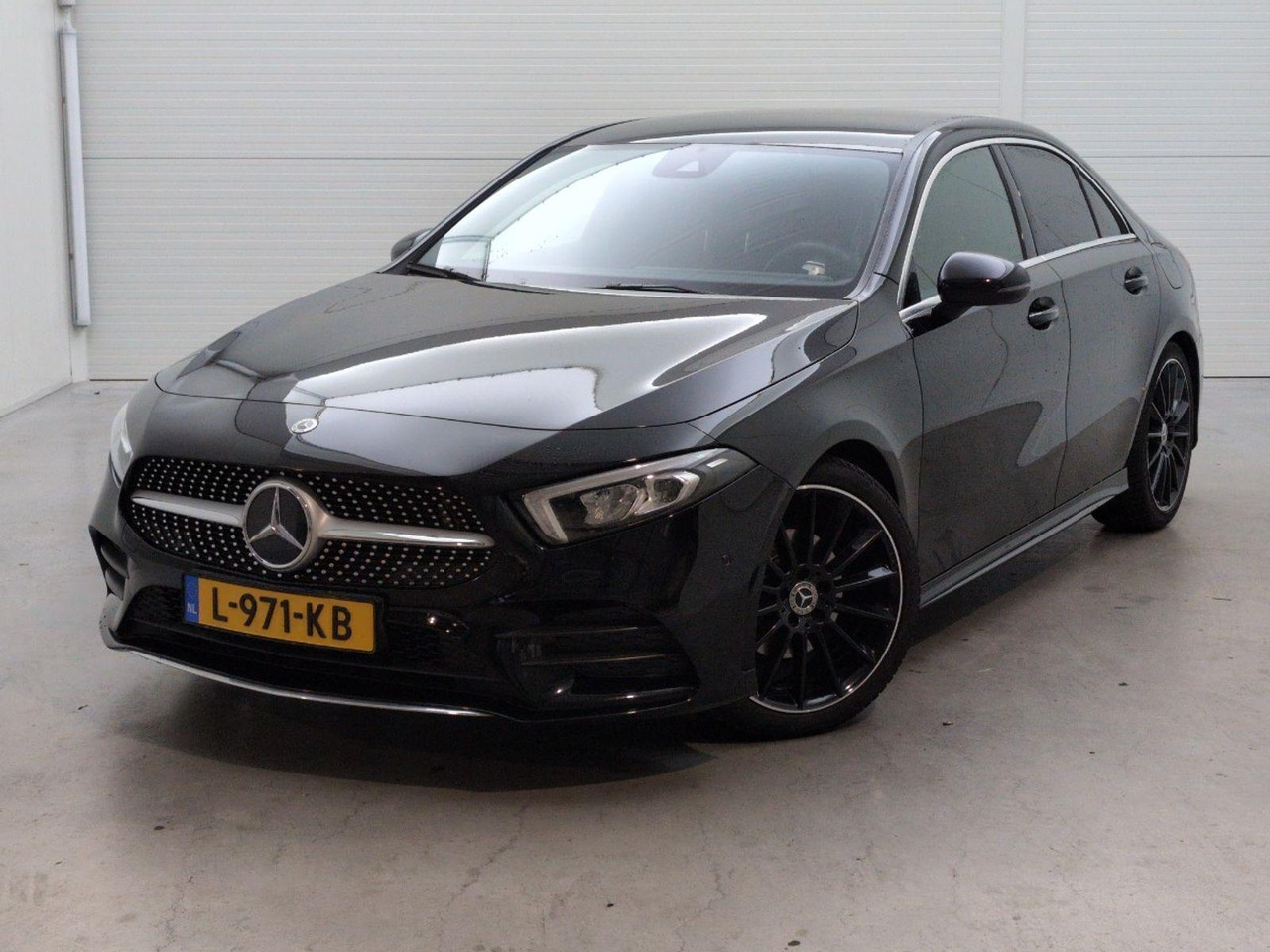 Mercedes-Benz A-klasse 180 Business Solution AMG | 2019 | 114.868 km | Automaat | L971KB | NAP: Geen oordeel - Sedan: foto 1 Mercedes-Benz A-klasse 180 Business Solution AMG | 2019 | 114.868 km | Automaat | L971KB | NAP: Geen oordeel - Sedan: foto 1