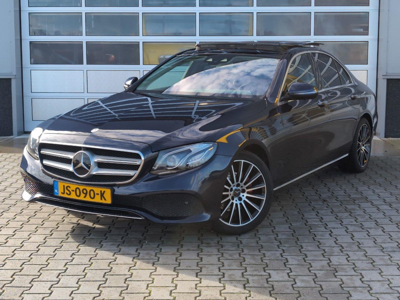 Mercedes-Benz E-klasse 220 d Lease Edition Prestige Plus | 2016 | 286.876 km | Automaat | JS090K | NAP: Logisch - Sedan: foto 1 Mercedes-Benz E-klasse 220 d Lease Edition Prestige Plus | 2016 | 286.876 km | Automaat | JS090K | NAP: Logisch - Sedan: foto 1