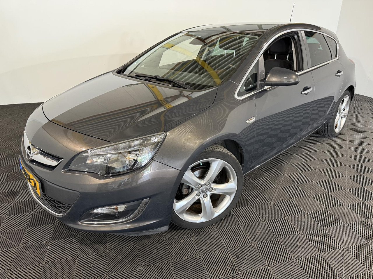 Opel Astra 1.4 Turbo Cosmo | 204.324 km | 2013 | 1-KBZ-97 - Hatchback: foto 1 Opel Astra 1.4 Turbo Cosmo | 204.324 km | 2013 | 1-KBZ-97 - Hatchback: foto 1