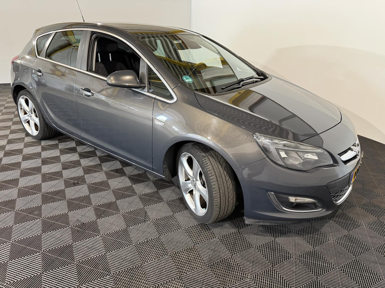 Opel Astra 1.4 Turbo Cosmo | 204.324 km | 2013 | 1-KBZ-97 - Hatchback: foto 3 Opel Astra 1.4 Turbo Cosmo | 204.324 km | 2013 | 1-KBZ-97 - Hatchback: foto 3