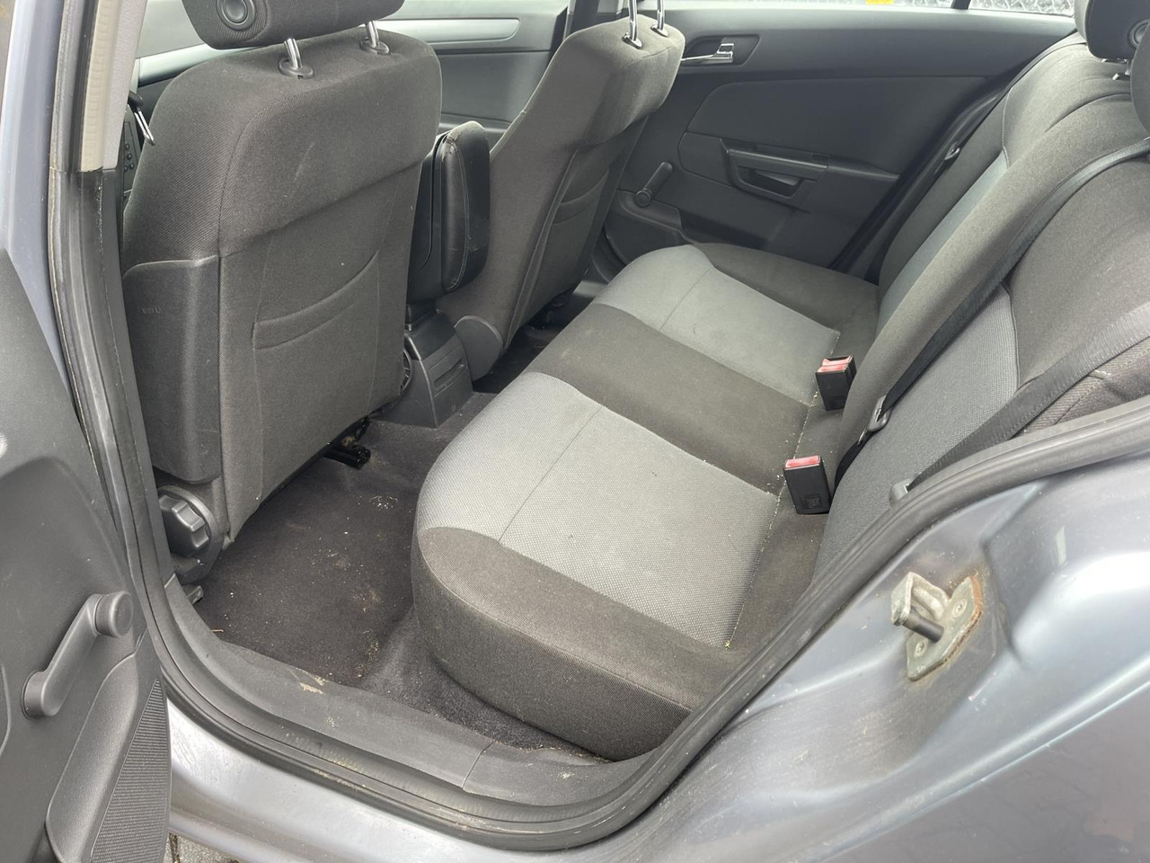 Opel Astra 1.6 Enjoy 62-PZ-LL 201.516 km - Sedan: foto 5 Opel Astra 1.6 Enjoy 62-PZ-LL 201.516 km - Sedan: foto 5