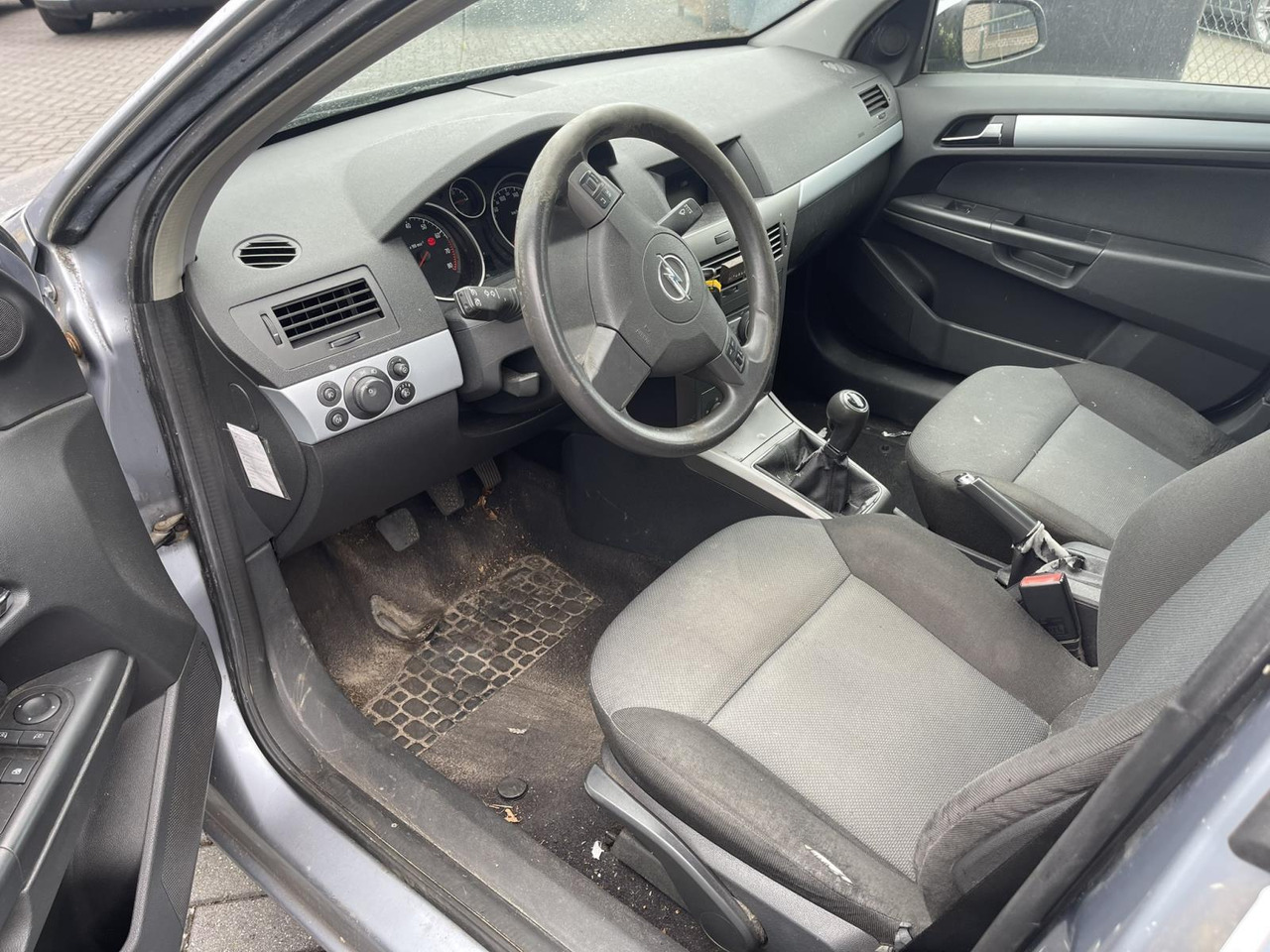Opel Astra 1.6 Enjoy 62-PZ-LL 201.516 km - Sedan: foto 4 Opel Astra 1.6 Enjoy 62-PZ-LL 201.516 km - Sedan: foto 4