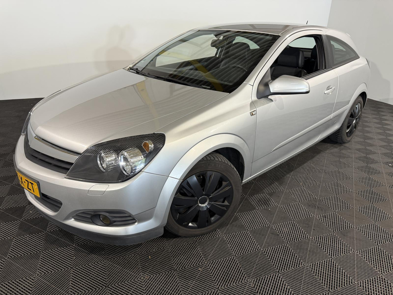 Opel Astra GTC 1.6 Edition | 2006 | 270.729 km | 44-SX-ZT - Hatchback: foto 1 Opel Astra GTC 1.6 Edition | 2006 | 270.729 km | 44-SX-ZT - Hatchback: foto 1
