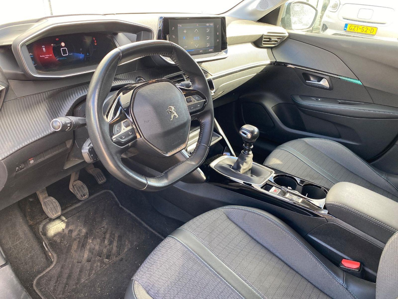 Peugeot 208 1.2 PureTech Allure | 2020 | 95.990 km | J679DD | NAP: Logisch - Hatchback: foto 5 Peugeot 208 1.2 PureTech Allure | 2020 | 95.990 km | J679DD | NAP: Logisch - Hatchback: foto 5