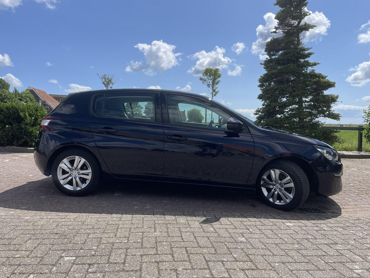Peugeot 308 1.6 BlueHDi Active | 2014 | 228.867 | 1-XPX-11 - Hatchback: foto 4 Peugeot 308 1.6 BlueHDi Active | 2014 | 228.867 | 1-XPX-11 - Hatchback: foto 4