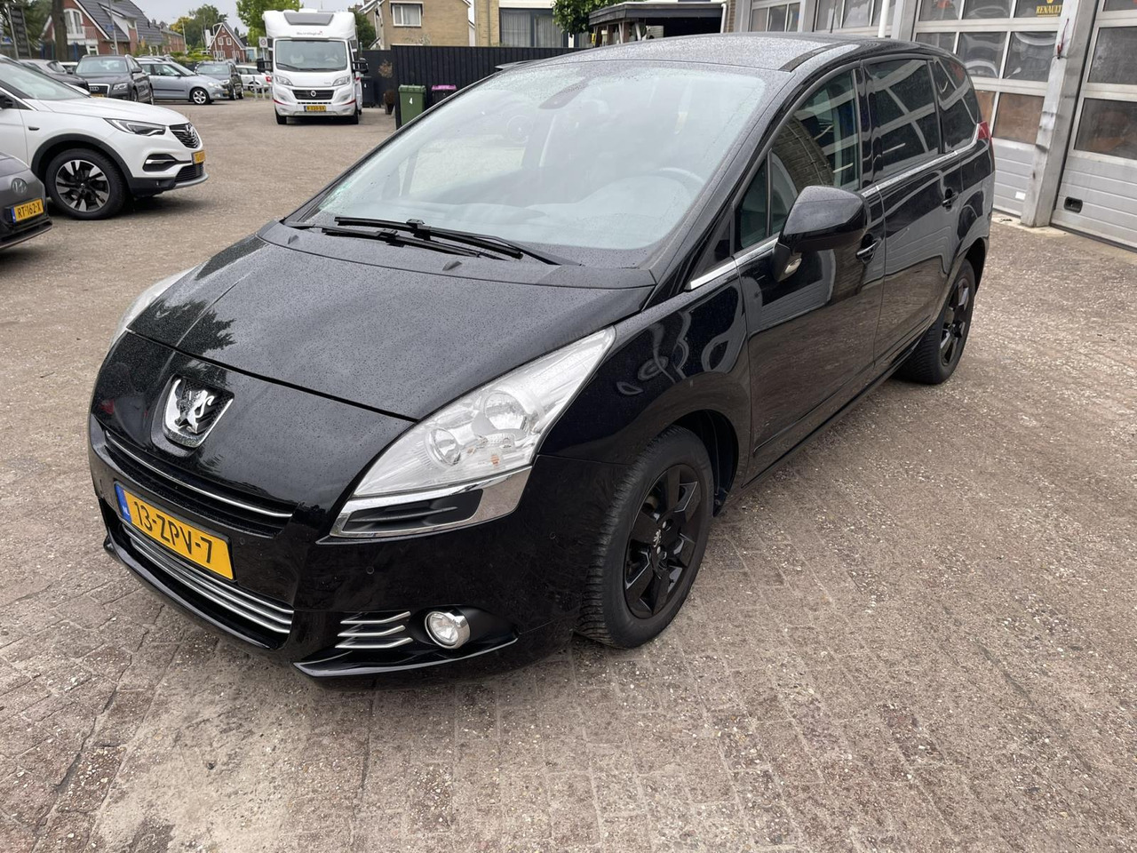Peugeot 5008 1.6 VTi Blue Lease 7p. 2013 223.407 km 13-ZPV-7 - Coche: foto 1 Peugeot 5008 1.6 VTi Blue Lease 7p. 2013 223.407 km 13-ZPV-7 - Coche: foto 1
