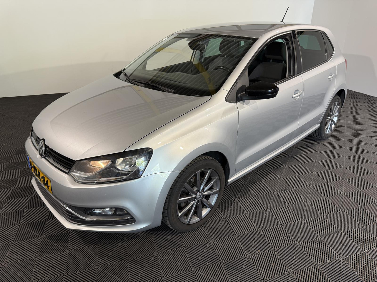 Hatchback Volkswagen Polo 1.2 TSI First Edition | 304.410 km | 2014 | 4-XKK-84: foto 1