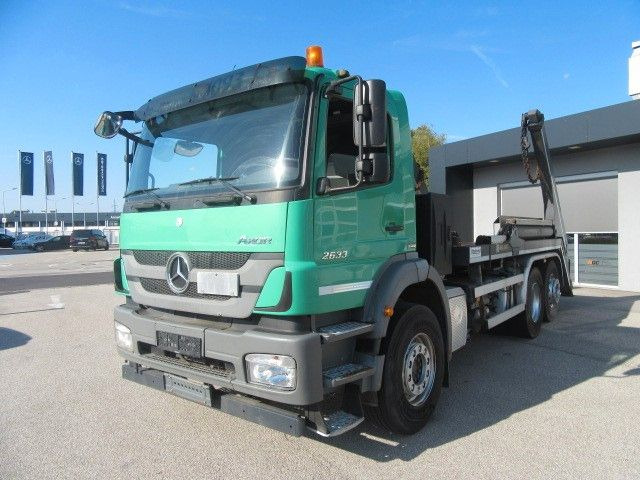 Mercedes-Benz AXOR 2533L Absetzkipper gel. NLA - Camión portacontenedor de cadenas: foto 1 Mercedes-Benz AXOR 2533L Absetzkipper gel. NLA - Camión portacontenedor de cadenas: foto 1