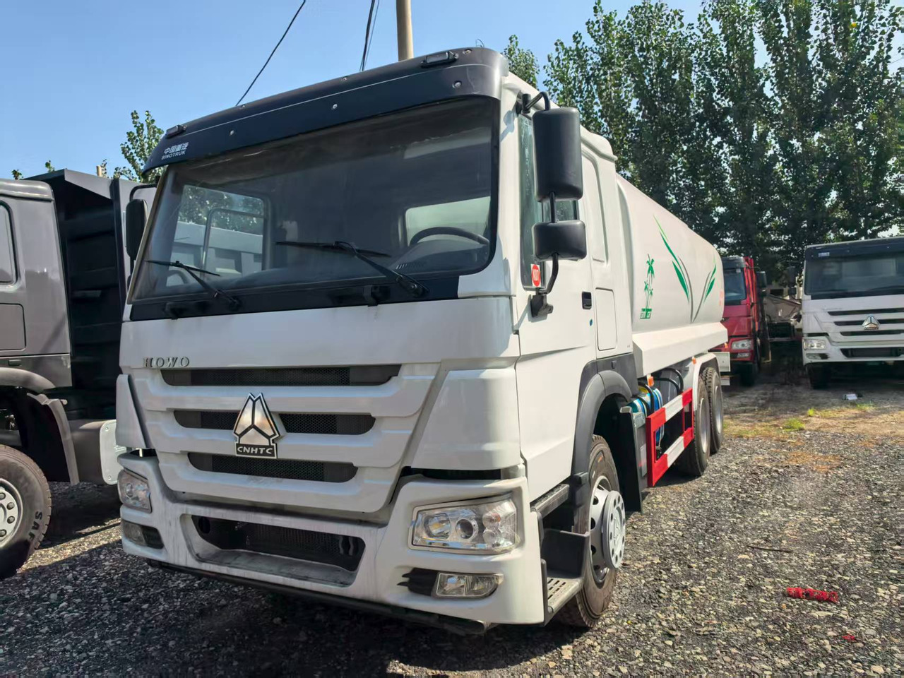 HOWO 371 - Camión cisterna: foto 2 HOWO 371 - Camión cisterna: foto 2