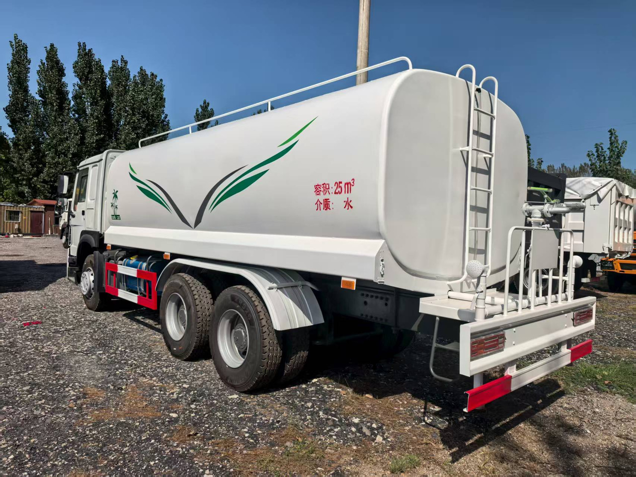 HOWO 371 - Camión cisterna: foto 3 HOWO 371 - Camión cisterna: foto 3