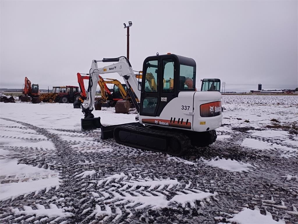 Bobcat 337D Kallistuvalla liittimellä - Miniexcavadora: foto 3 Bobcat 337D Kallistuvalla liittimellä - Miniexcavadora: foto 3