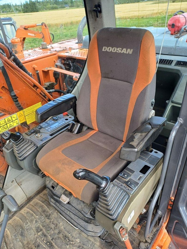 Excavadora de cadenas Doosan DX160LC Metsä alustalla: foto 14