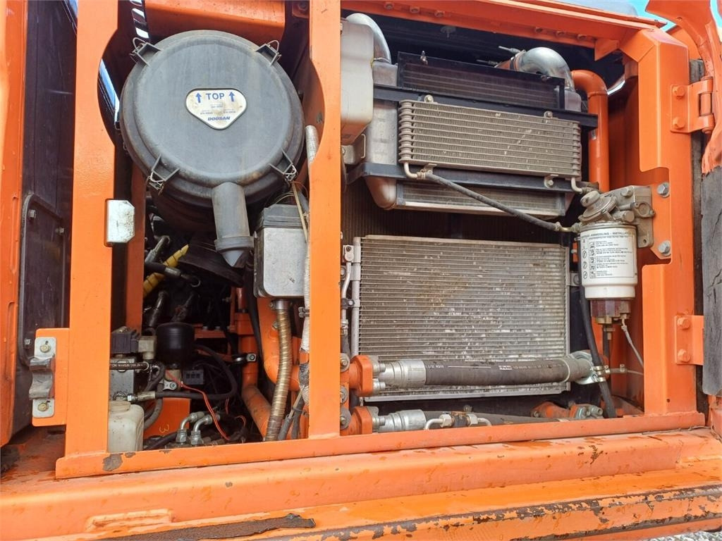 Excavadora de cadenas Doosan DX160LC Metsä alustalla: foto 11