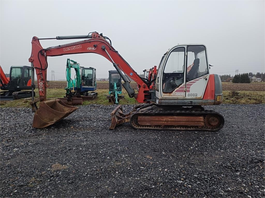Neuson 8002 RD Kolmella kauhalla - Miniexcavadora: foto 2 Neuson 8002 RD Kolmella kauhalla - Miniexcavadora: foto 2