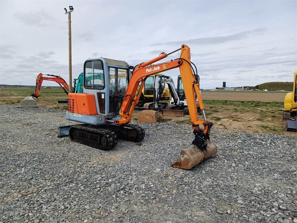 Pel-Job Volvo EB25.4 kallistuvalla liittimellä - Miniexcavadora: foto 5 Pel-Job Volvo EB25.4 kallistuvalla liittimellä - Miniexcavadora: foto 5