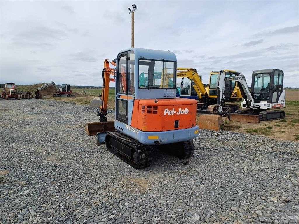 Pel-Job Volvo EB25.4 kallistuvalla liittimellä - Miniexcavadora: foto 4 Pel-Job Volvo EB25.4 kallistuvalla liittimellä - Miniexcavadora: foto 4