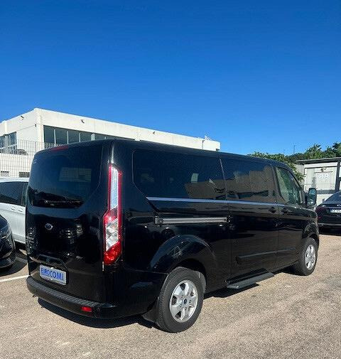 Ford Tourneo Custom Tourneo Custom 310 2.0 TDCi 17 - Coche: foto 4 Ford Tourneo Custom Tourneo Custom 310 2.0 TDCi 17 - Coche: foto 4