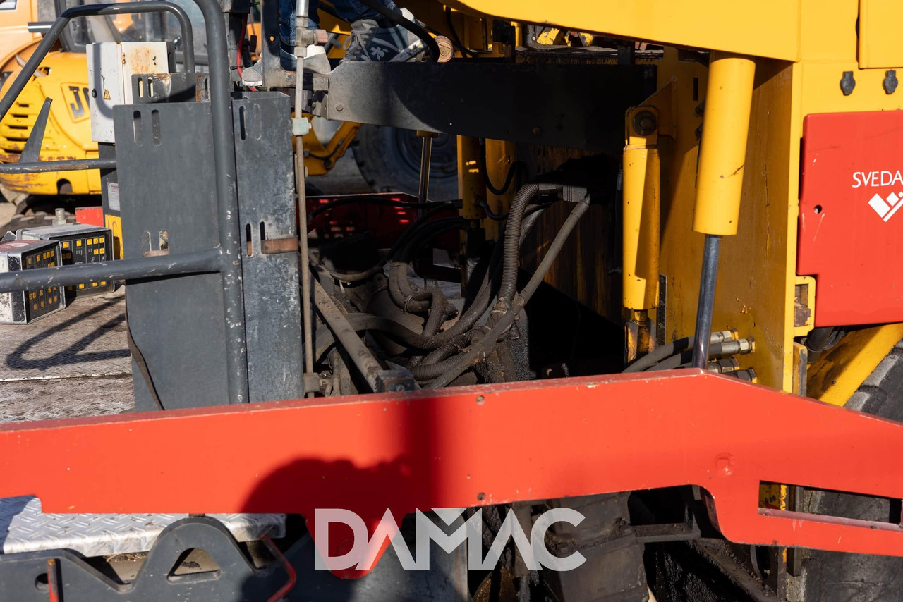 Pavimentadora de asfalto DYNAPAC F121-4W: foto 10