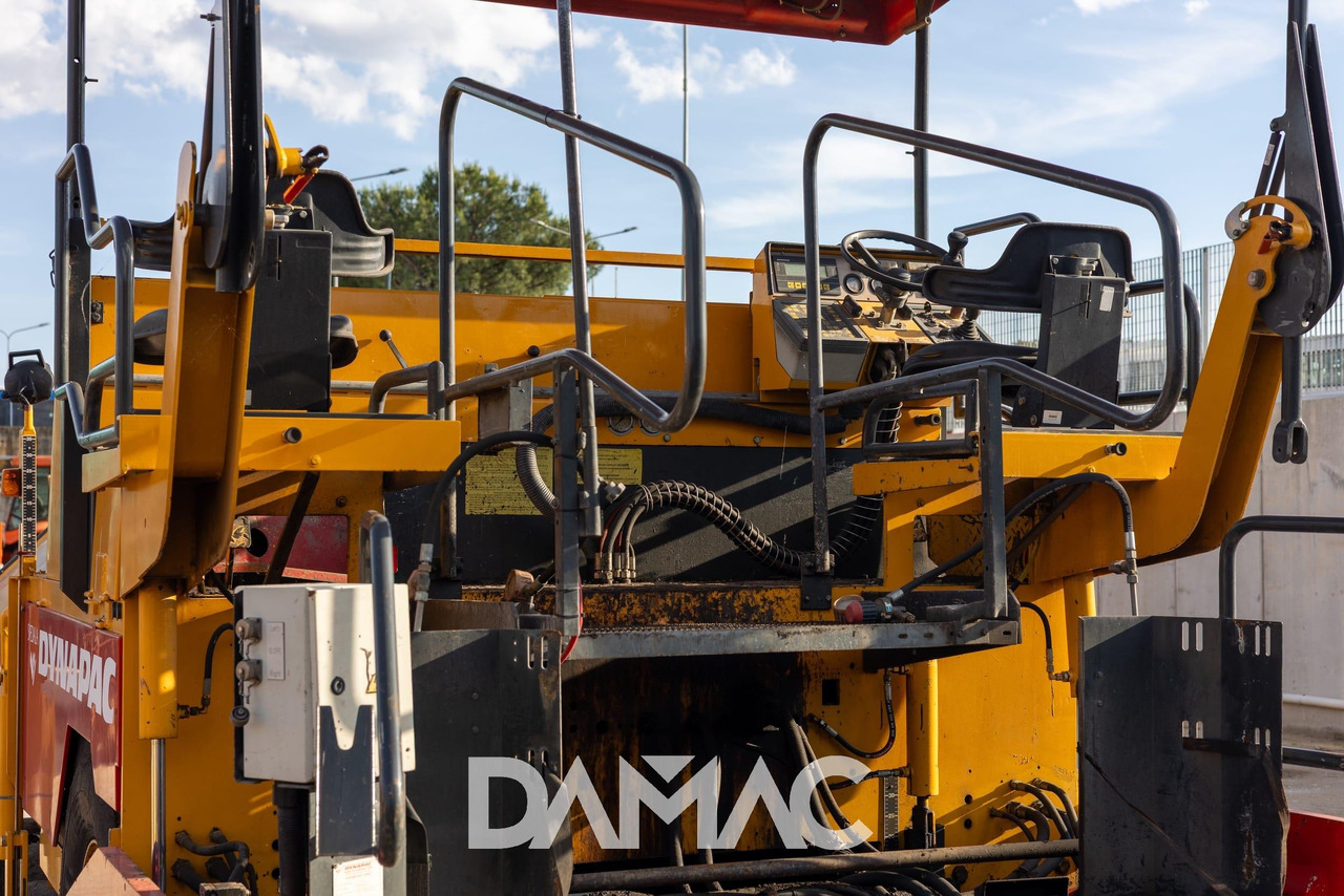 Pavimentadora de asfalto DYNAPAC F121-4W: foto 6