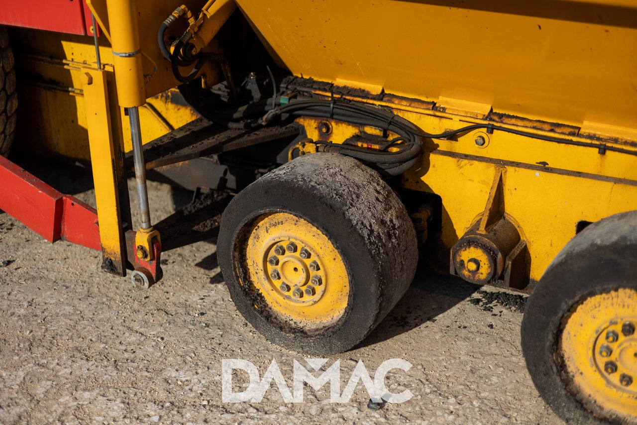 Pavimentadora de asfalto DYNAPAC F121-4W: foto 18