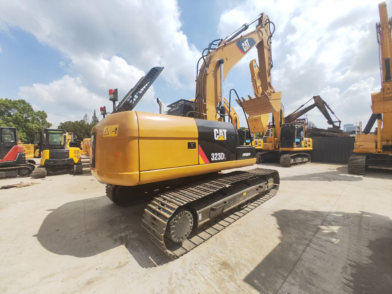 CATERPILLAR 323D - Excavadora de cadenas: foto 2 CATERPILLAR 323D - Excavadora de cadenas: foto 2