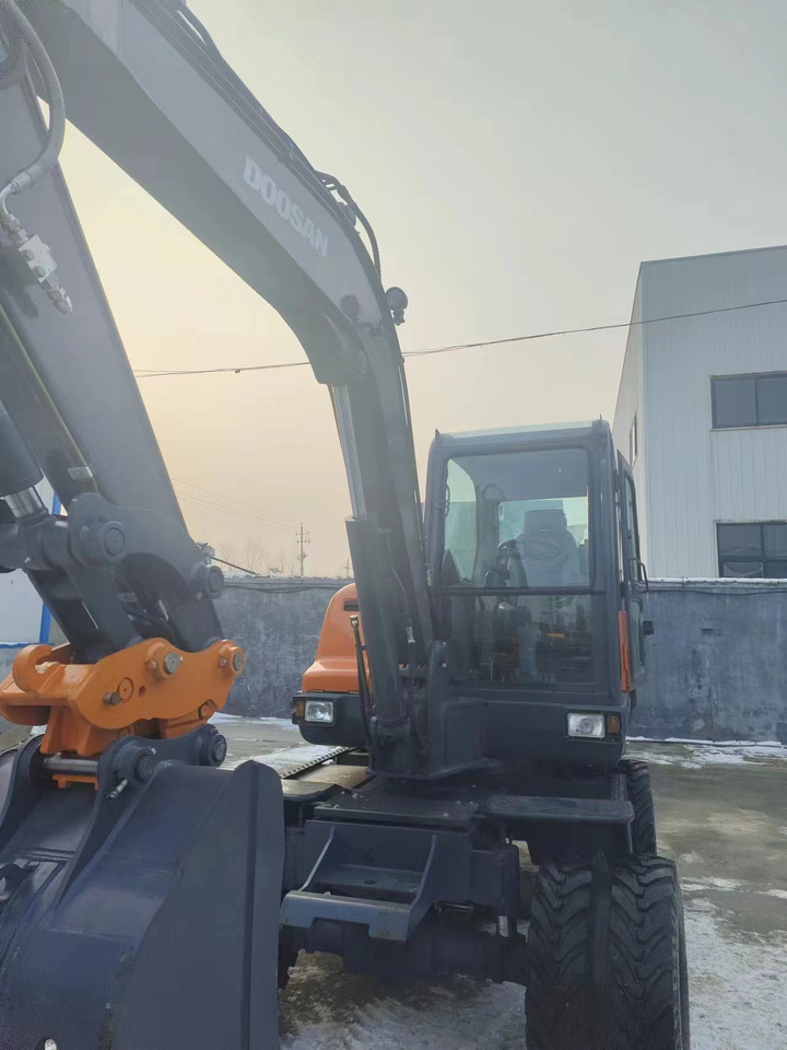DOOSAN DX60w-9c - Miniexcavadora: foto 2 DOOSAN DX60w-9c - Miniexcavadora: foto 2