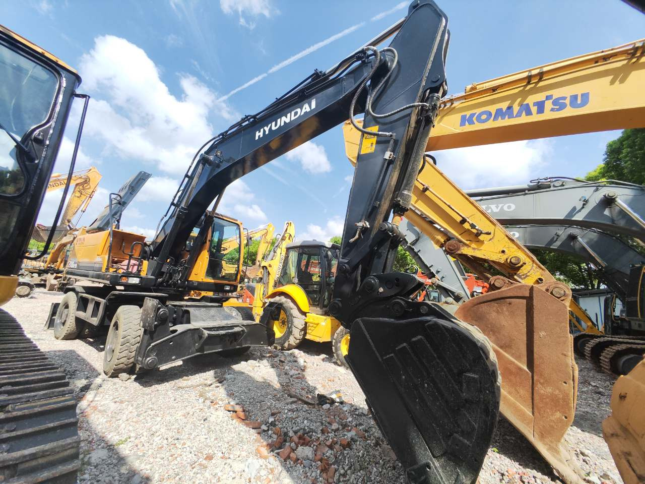 HYUNDAI R210W-9 - Excavadora de ruedas: foto 2 HYUNDAI R210W-9 - Excavadora de ruedas: foto 2
