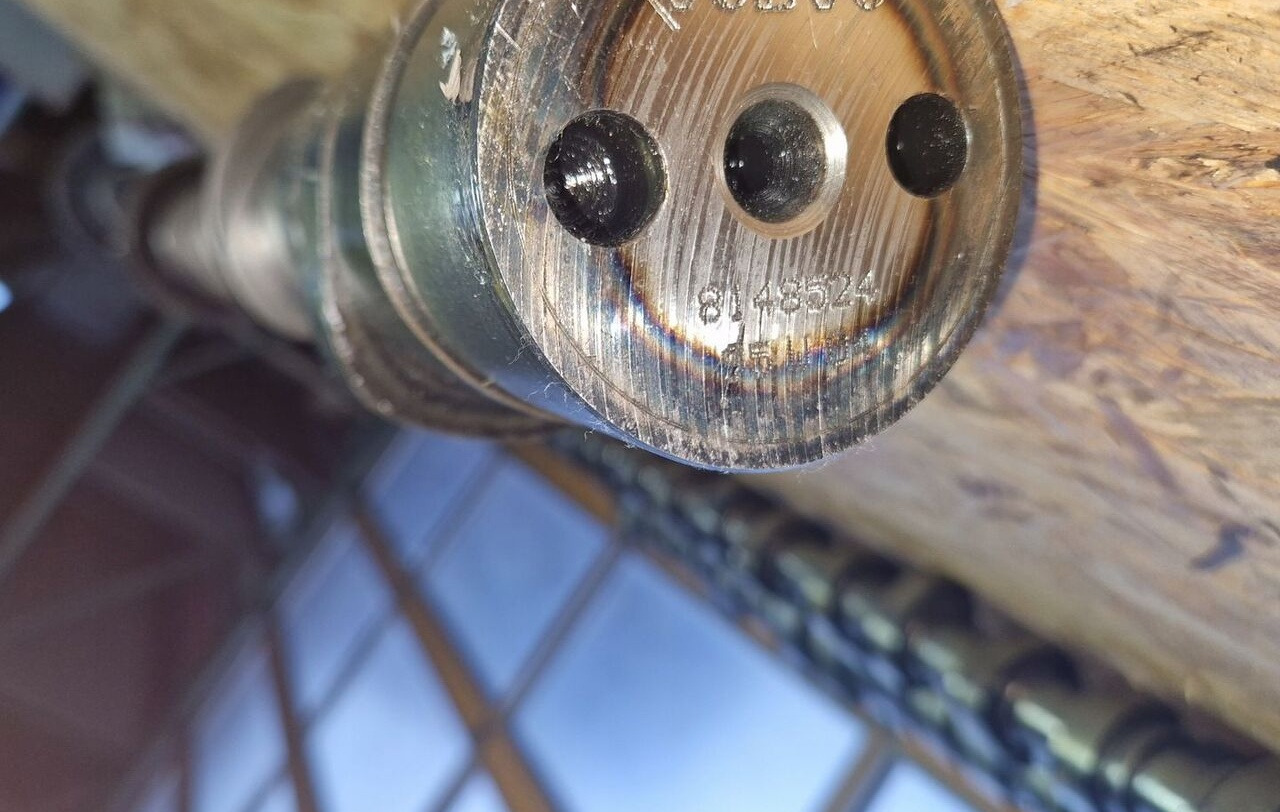 8148524 Volvo FM12 - Árbol de levas para Camión: foto 1 8148524 Volvo FM12 - Árbol de levas para Camión: foto 1