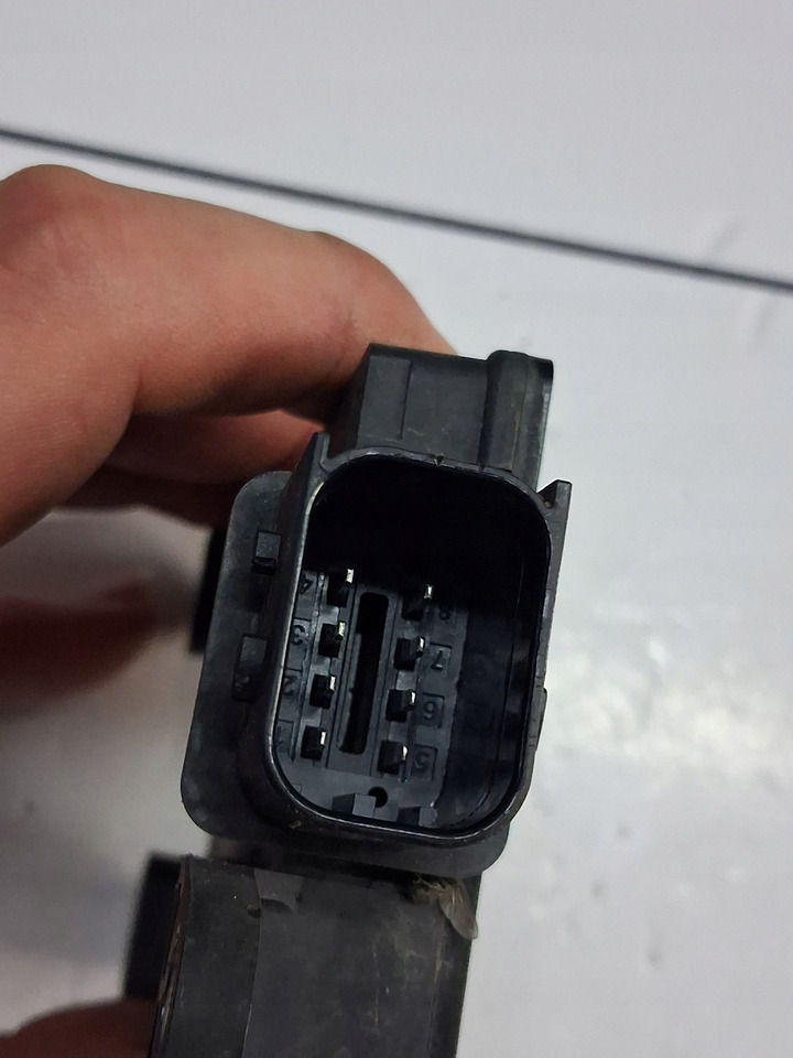 CONTINENTAL RADAR DISTRONIK RENAULT GAMA T C K RANGE VOLVO FH 4 FM 4 FH 5 - Sistema eléctrico para Camión: foto 5 CONTINENTAL RADAR DISTRONIK RENAULT GAMA T C K RANGE VOLVO FH 4 FM 4 FH 5 - Sistema eléctrico para Camión: foto 5