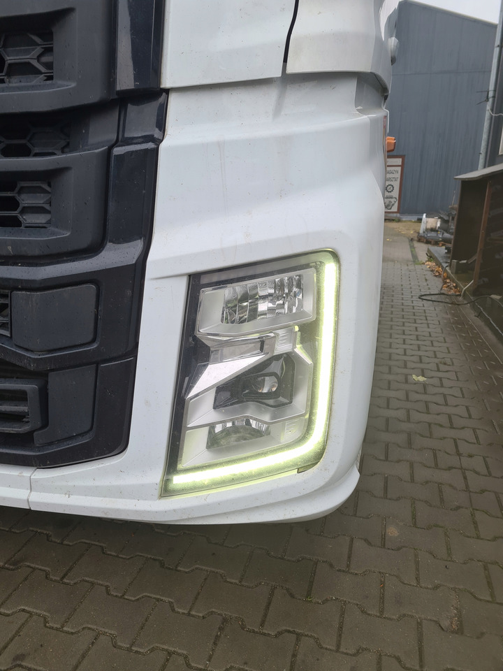 FORD F-MAX PRZÓD KOMPLETNY LAMPA XENON LED GRILL BELKA - Parachoques para Camión: foto 4 FORD F-MAX PRZÓD KOMPLETNY LAMPA XENON LED GRILL BELKA - Parachoques para Camión: foto 4