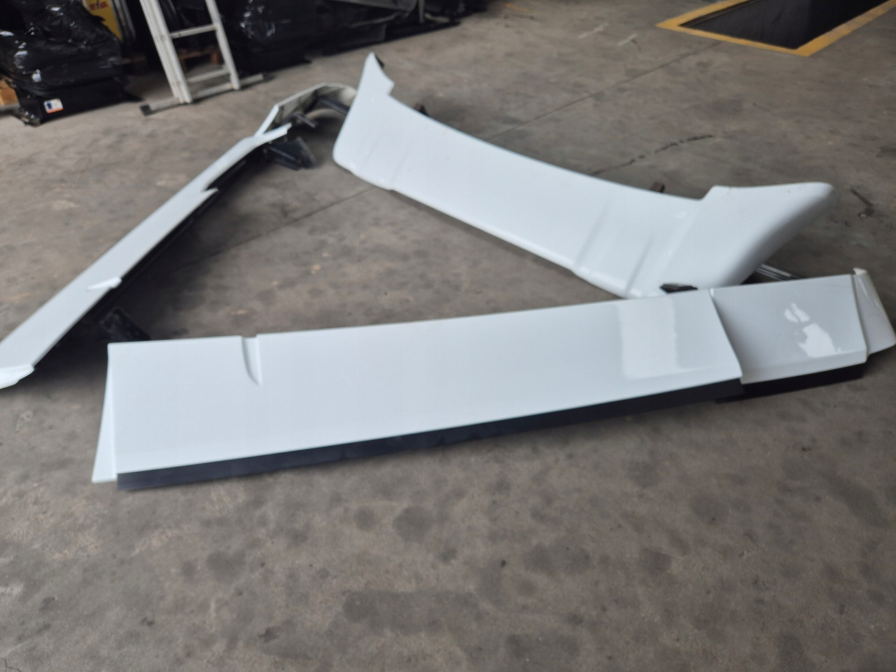 FORD SPOILERY OWIEWKI KABINY KOMPLET FORD F-MAX 500 CARGO - Aerodinámica/ Spoiler para Camión: foto 3 FORD SPOILERY OWIEWKI KABINY KOMPLET FORD F-MAX 500 CARGO - Aerodinámica/ Spoiler para Camión: foto 3