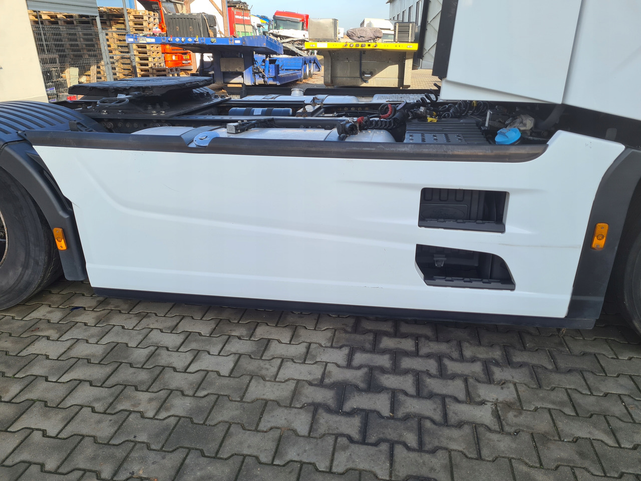 FORD ZABUDOWY OSŁONY MIĘDZYOSIOWE MOCOWANIA KOMPLET ORYGINAŁ FORD F-MAX 500 - Carrocería y exterior para Camión: foto 2 FORD ZABUDOWY OSŁONY MIĘDZYOSIOWE MOCOWANIA KOMPLET ORYGINAŁ FORD F-MAX 500 - Carrocería y exterior para Camión: foto 2