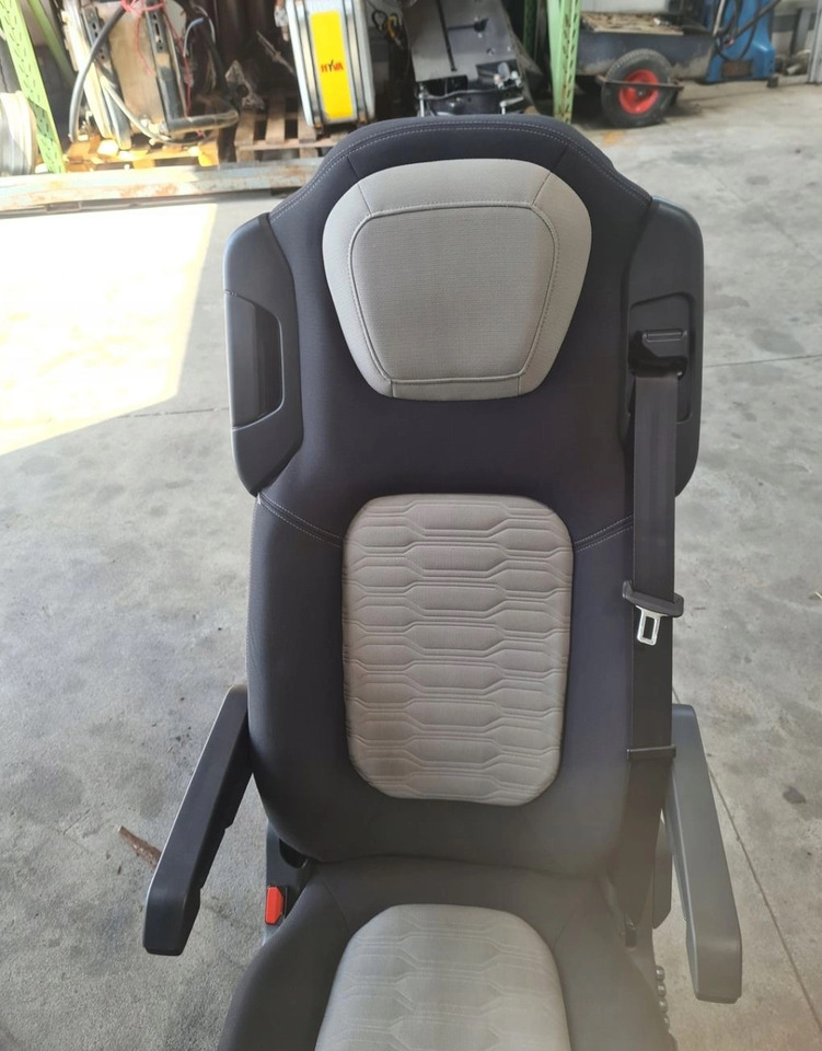 FOTEL LEWY KIEROWCY FORD F-MAX CARGO EURO 6 - Asiento: foto 4 FOTEL LEWY KIEROWCY FORD F-MAX CARGO EURO 6 - Asiento: foto 4