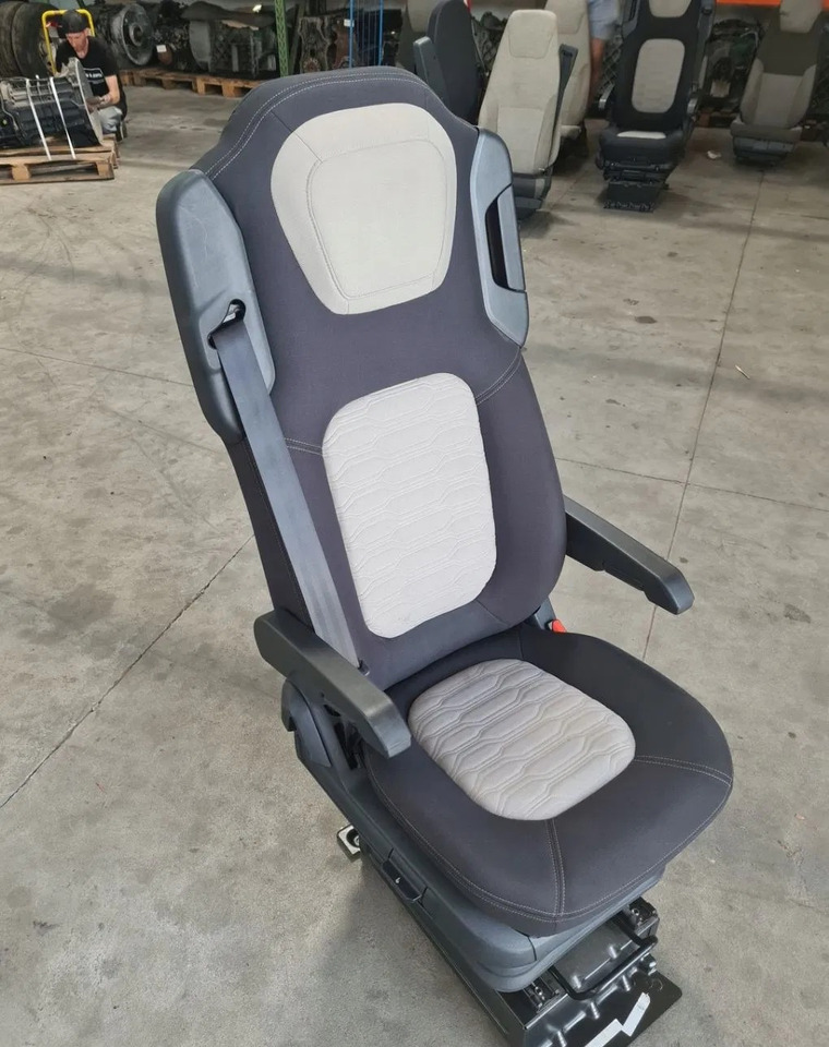 FOTEL PRAWY SIEDZENIE PASAŻERA FORD F-MAX CARGO EURO 6 - Asiento: foto 1 FOTEL PRAWY SIEDZENIE PASAŻERA FORD F-MAX CARGO EURO 6 - Asiento: foto 1