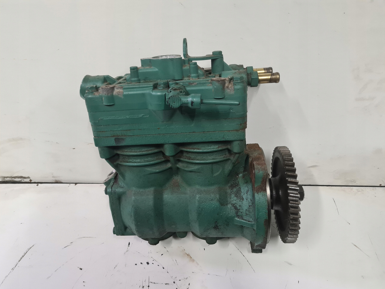 KNORR-BREMSE SPRĘŻARKA KOMPRESOR POWIETRZA RENAULT GAMA T EVO VOLVO FH 5 FM 5 ORYGINAŁ - Compresor para Camión: foto 2 KNORR-BREMSE SPRĘŻARKA KOMPRESOR POWIETRZA RENAULT GAMA T EVO VOLVO FH 5 FM 5 ORYGINAŁ - Compresor para Camión: foto 2