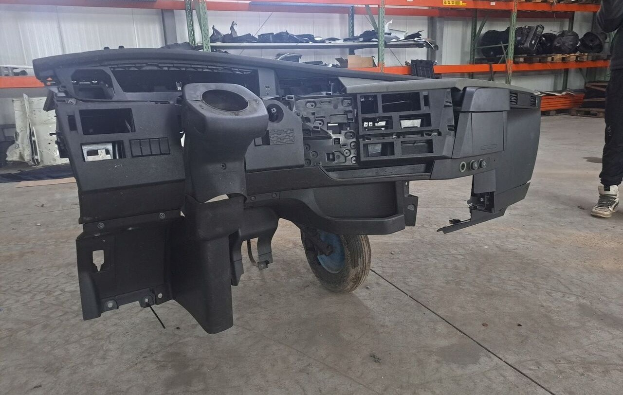 KONSOLA KOKPIT DESKA VOLVO FH 4 EURO 6 - Salpicadero para Camión: foto 1 KONSOLA KOKPIT DESKA VOLVO FH 4 EURO 6 - Salpicadero para Camión: foto 1